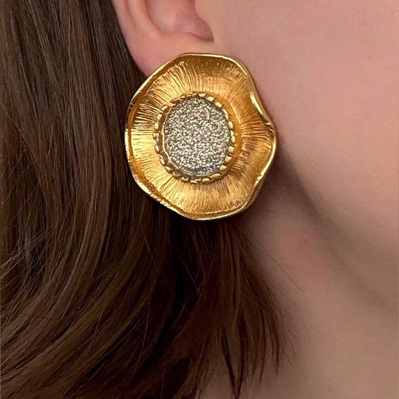 Vintage Flower Statement Piece Chunky Clip On Earrings Old Money Mixed Metal - Picture 1 of 5